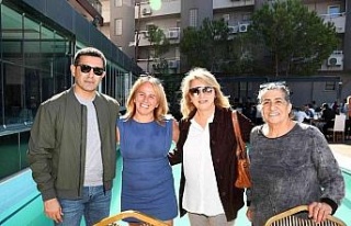 Kuşadalı kadınlar üniversite öğrencileri için...