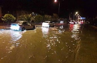 Söke’de sağnak yağmur sonrası sel meydana geldi