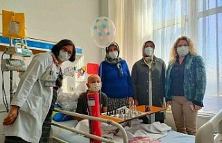 AK Parti Efeler İlçe Kadın Kolları lösemili çocukları...