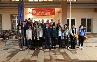 Aydın Valisi Aksoy ADÜ’lü öğrenciler ile birlikte...