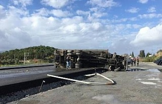 Aydın’da kontrolden çıkan kamyon devrildi: 1...