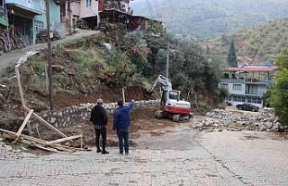 Başkan Özcan, Işıklar Mahallesi’nde incelemelerde...