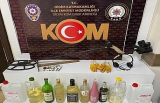 Define ararken suçüstü yakalandı