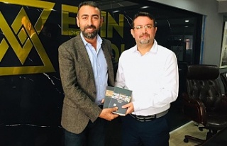 Değirmenci’den Eşin’e Kitap Hediyesi