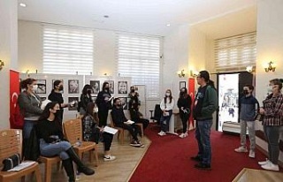 Efeler’in tiyatro atölyeleri için yeteneklerini...