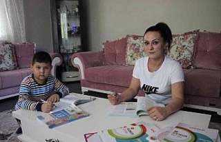 İlkokula giden oğluyla aynı masada üniversiteye...