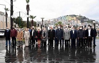 Kuşadası’nda 24 Kasım Öğretmenler Günü kutlandı