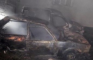 Nazilli’de iki otomobilin kül olduğu yangın,...