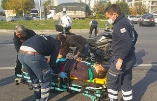 Söke’de otomobil yayalara çarptı;: 2 yaralı