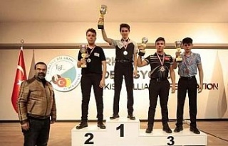 ADÜ’lü öğrenci bilardoda Türkiye ikincisi oldu