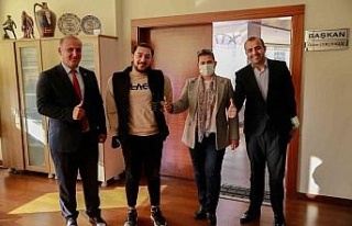 Biyonik kollarının mutluluğunu Başkan Çerçioğlu...