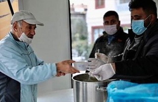 Didim Belediyesi’nden vatandaşlara sıcak çorba...