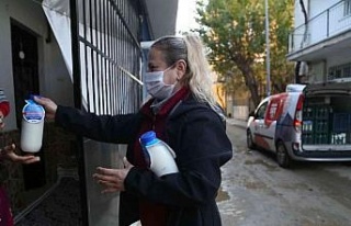 Efeler’de ücretsiz süt dağıtımı devam ediyor