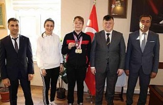 Genç yüzücü Eymen’in hedefi Türkiye Şampiyonu...