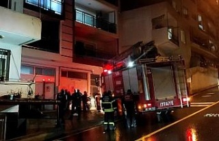 Meraklı komşular yangını izlerken zehirlendi