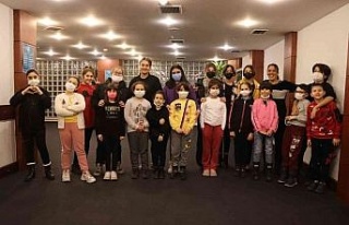 Nazilli Belediyesi Tiyatro Topluluğu sahneye merhaba...