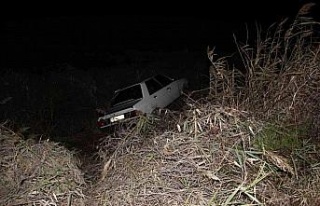 Söke’de otomobil tahliye köprüsünden şarampole...