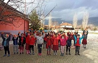 Topladıkları mandalinaları, Antalya’daki yaşıtları...