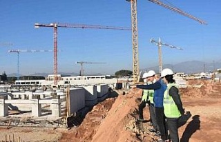 Vali Yardımcısı Şahin Şehir Hastanesi inşaatında...