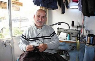 Yarım asır önce eline aldığı iğne ve ipliği...