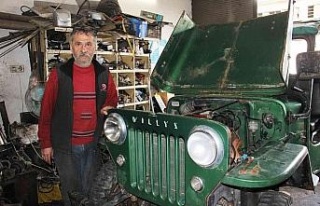 Yaşından büyük cipleri tamir ediyor