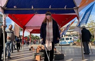 AK Partili gençlerden beyaz baston empati etkinliği