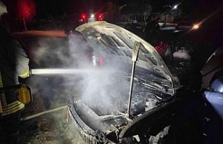 Hastane otoparkında otomobil yandı