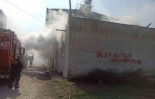 Ailesinin kaldığı evi ateşe verdi