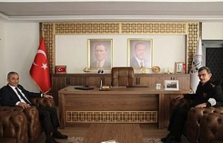 Başkan Kaplan yeni makam odasında ilk misafirini...