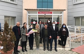 Efeler Kent Konseyi Gençlik Meclisi'nin Huzurevi...