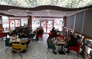 Efeler’de hizmete açılan 4’üncü Kitap Kafe...