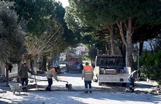 Kuşadası’nda yol çalışmaları devam ediliyor