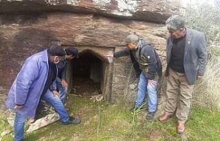 Latmos, kaçak kazılara yenik düşüyor