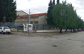 Liselilerin kavgasında kan aktı