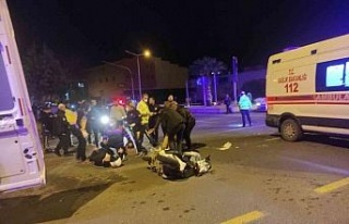 Motosiklete çarpıp kaçtı: 2 yaralı