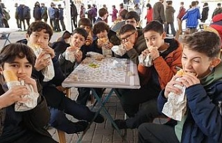 Aydın’da öğrencilere balık ekmek ikram edildi