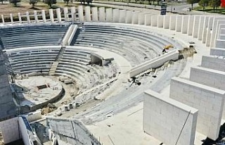 Başkan Atabay, Amfitiyatro çalışmalarını yerinde...