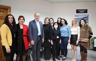 Başkan Atabay kadın personellerini unutmadı