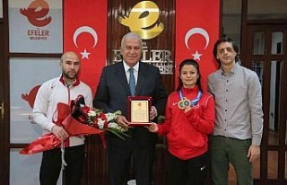 Başkan Atay, Efelersporlu şampiyonu ağırladı