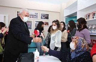 Başkan Atay, kadınlarla bir araya geldi