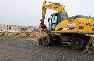 Didim’de kaçak yapıların yıkımı sürüyor