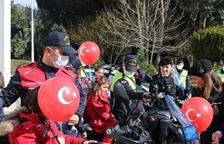 Jandarma minik öğrencileri ağırladı