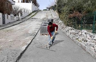 Kuşadası Belediyesi, yol yapım çalışmalarına...