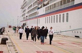 Kuşadası’na gemi ile 145 yolcu geldi