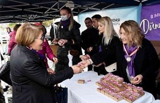 Kuşadası’nda coşkulu 8 Mart kutlaması