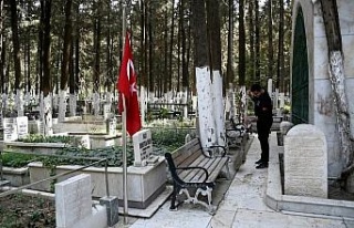 Kuşadası’ndaki mezarlıklarda bakım ve onarım...