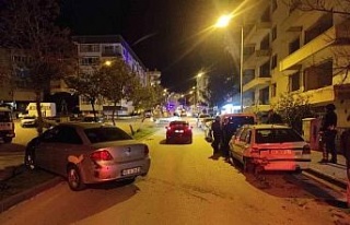 Park halindeki otomobile çarpıp firar etti