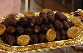 Ramazan ayının sembol ürünlerinden hurma, tezgahlarda...