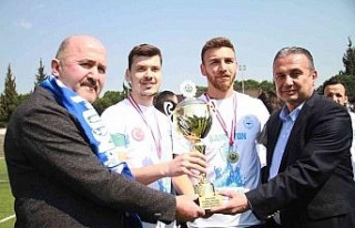 Şampiyon Kuyucakspor’a kupasını Başkan Ertürk...