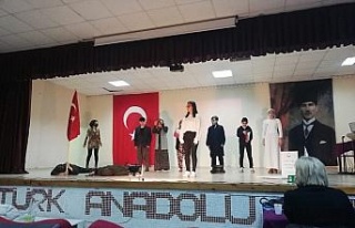 Sökeli öğrenci Zeynep Tezgin, ilçeye birincilik...